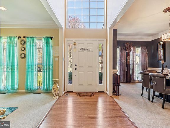 4th image of 308 Staunton Ct