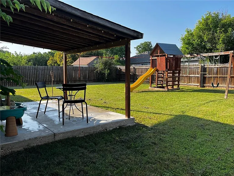 2907 Donnell Dr — Photo 23