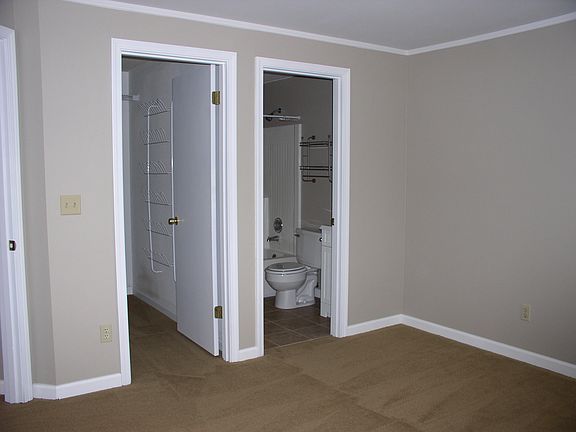 Bath & Closet off Master 