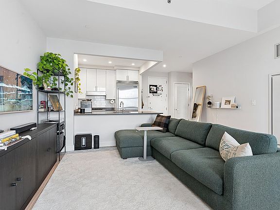 4th image of 1 Hanson Pl APT 24E