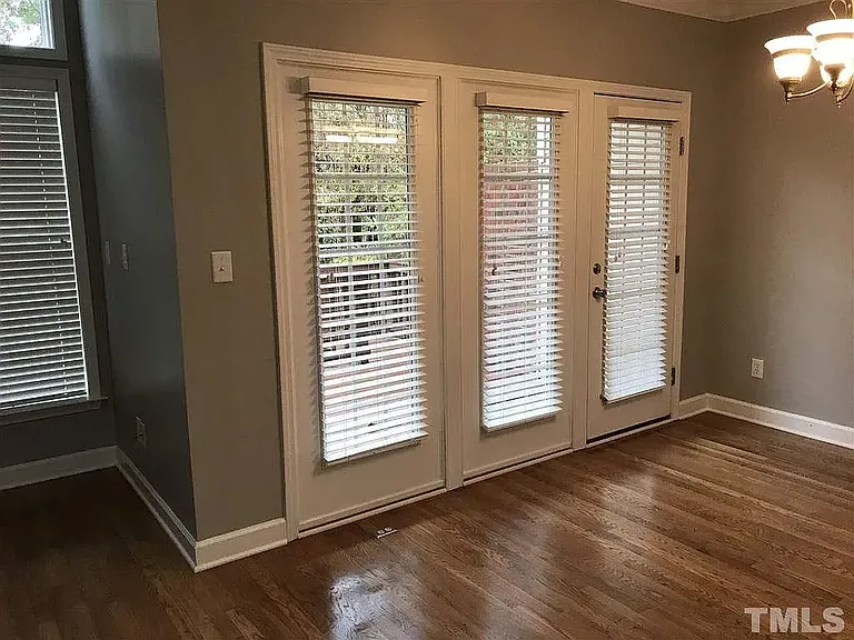 834 Saratoga Dr — Photo 9