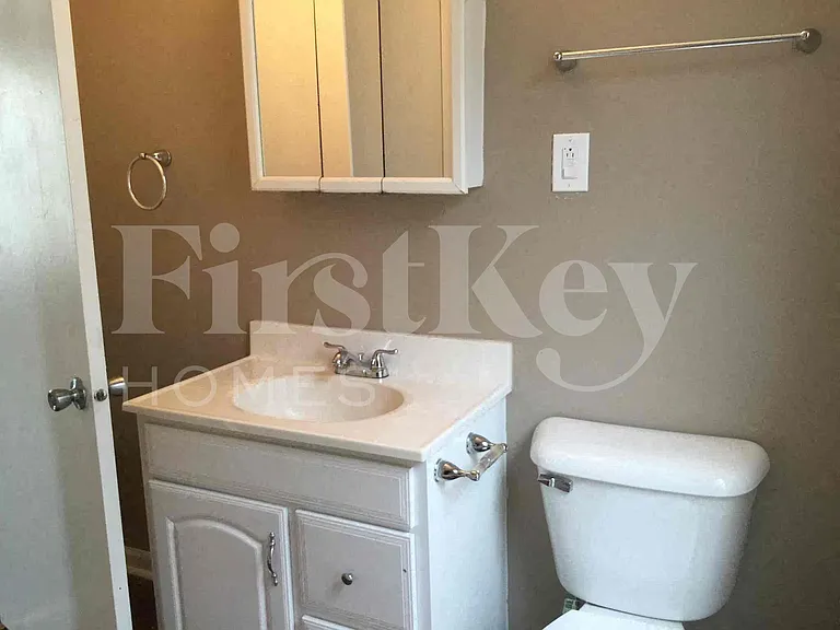 306 N Union St — Photo 11