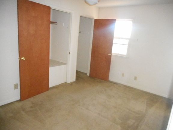 5th image of 2403 W Florida St