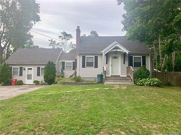 2nd image of 26 Lorraine Ct