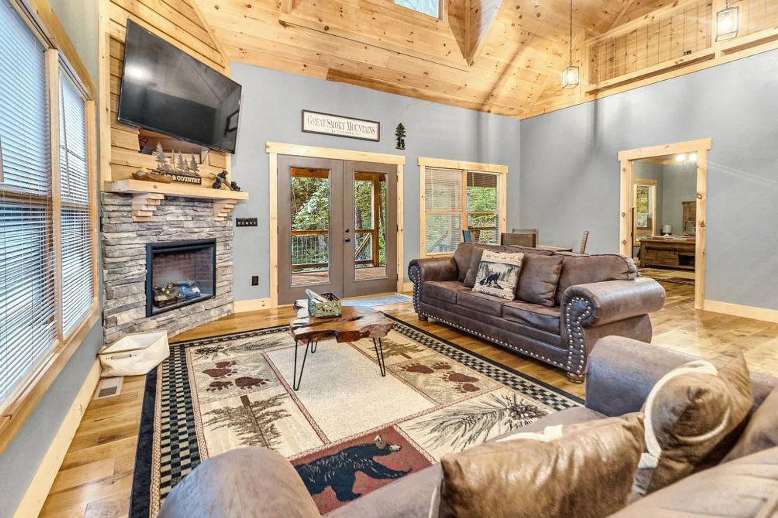 6 bed, 6.0 bath, 3799 sqft, $13,266 — Photo 1