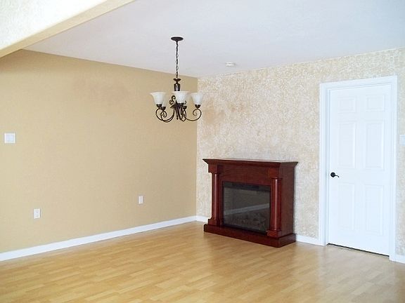 4th image of 801 Peterson St