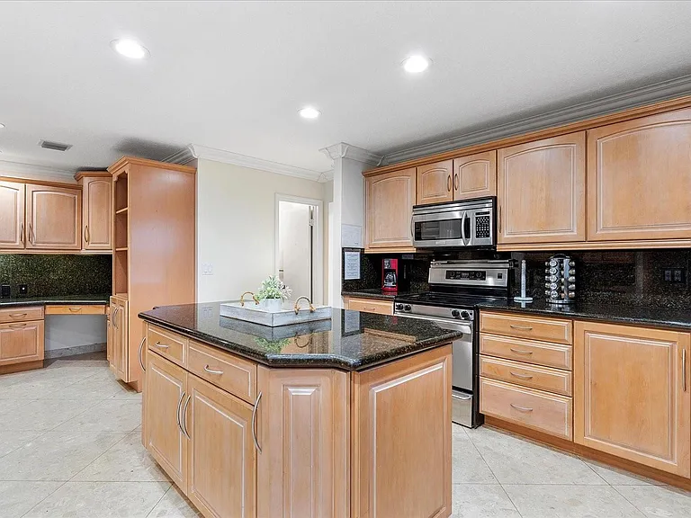 1240 SW 14th Ave — Photo 19