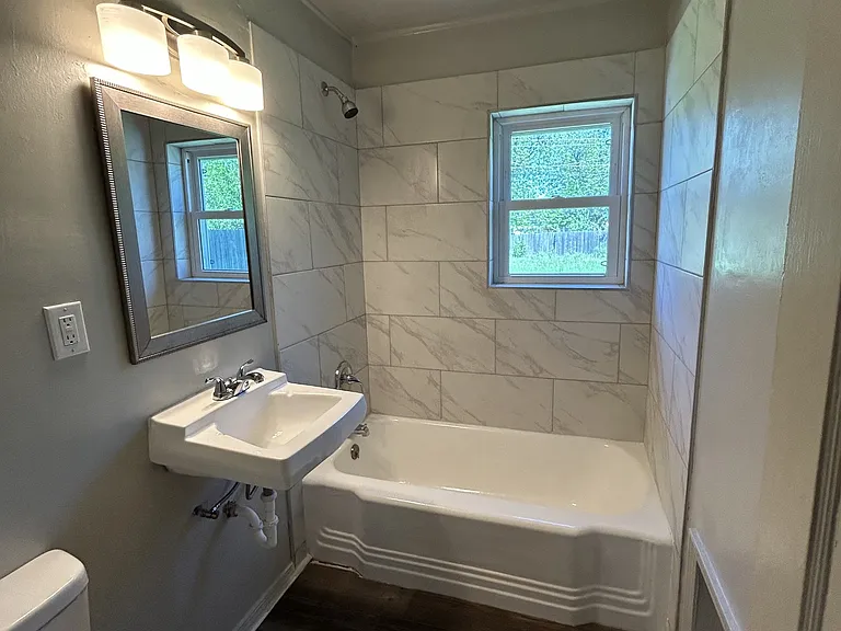 103 E Marshall Dr — Photo 4