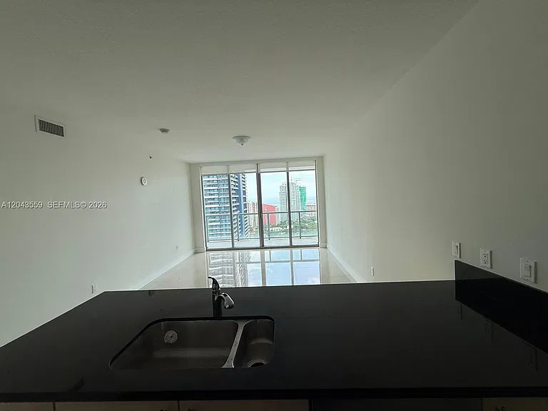79 SW 12th St #3702 — Photo 25