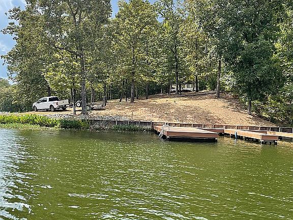 3rd image of 326 Hickory Hill Ln