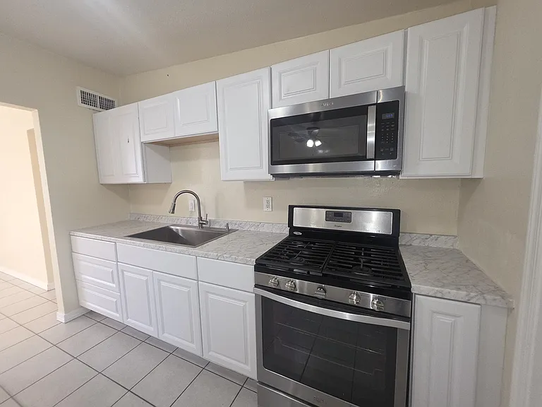 4831 S 36th Dr — Photo 4