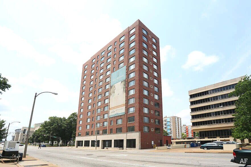 1st image of 1405 Pine St APT 802