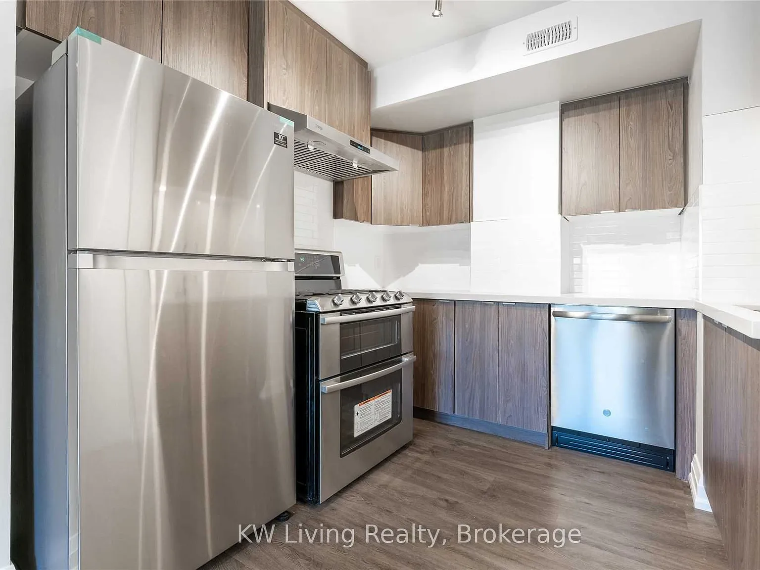 3 bed, $3,000 — Photo 2