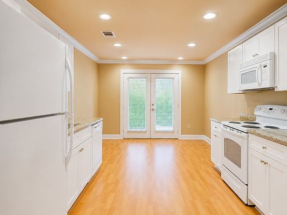 5th image of 1725 Harvey Mitchell Pkwy S APT 213