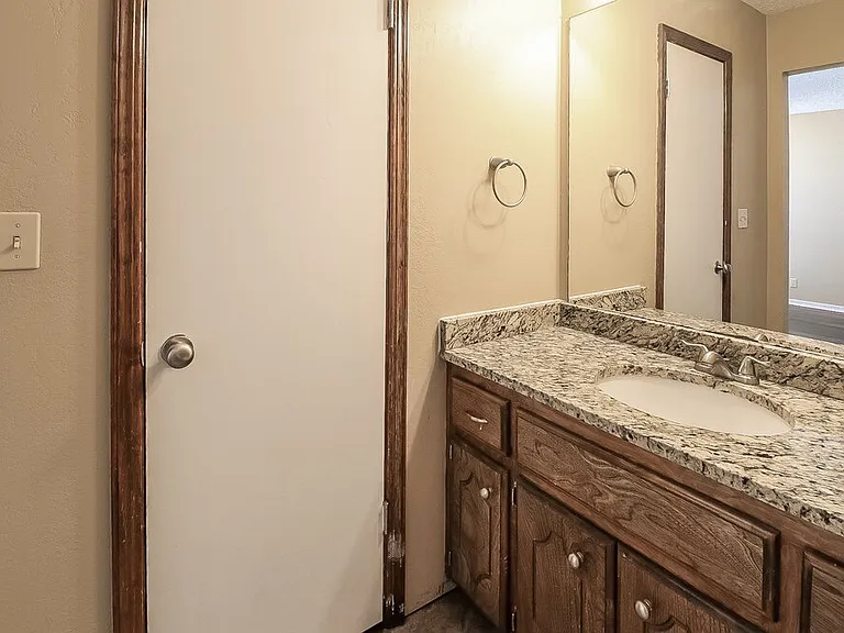 1112 NE 21st Ct — Photo 23