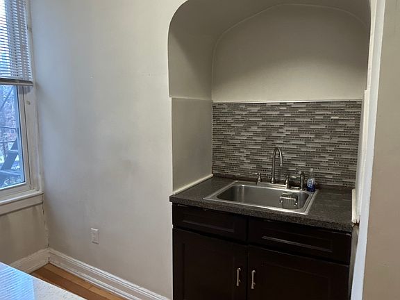 5th image of 173 Wyckoff Ave APT 2L
