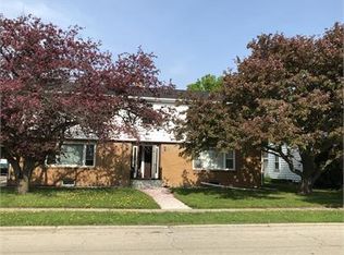 1095 Gillingham Rd APT B, Neenah, WI 54956