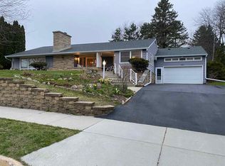 423 15th St, Baraboo, WI 53913