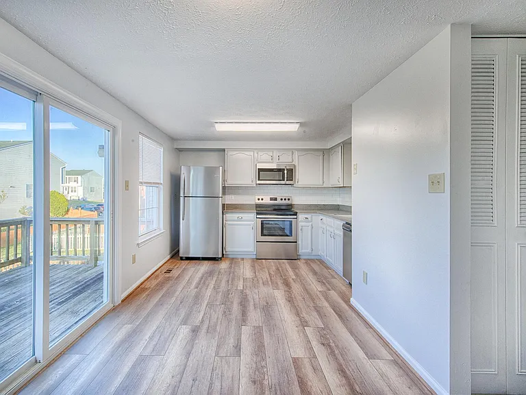 1018 Pirates Ct — Photo 4