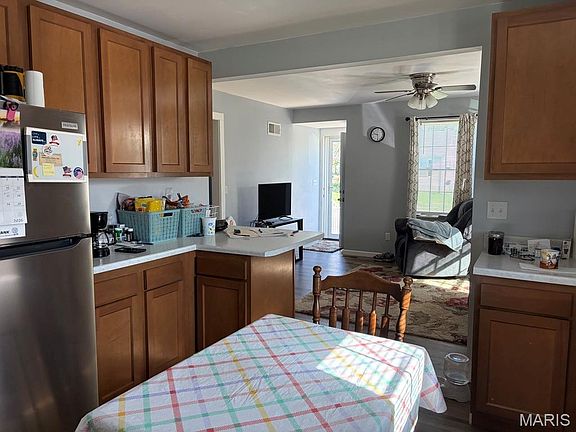 4th image of 306 Elmont Rd