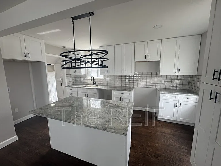 3324 Greenfield Rd — Photo 2