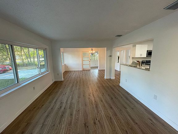 5th image of 1016 E 11th Ave