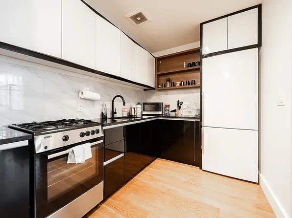 581 Ocean Parkway image 1 of 8