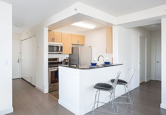 5th image of 561 10th Ave APT 31J