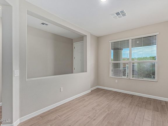 4th image of 2035 E Northwood Dr