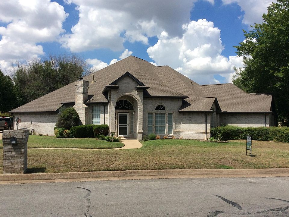 Front view on Ridgerock Rd.