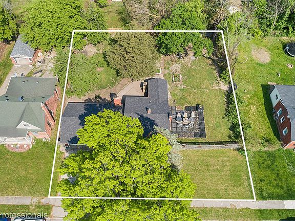 2nd image of 3231 Spruce St