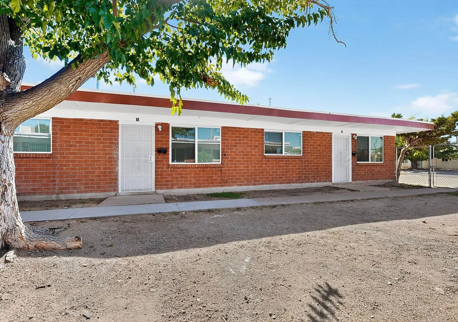 536 Cardenas Dr SE — Photo 1