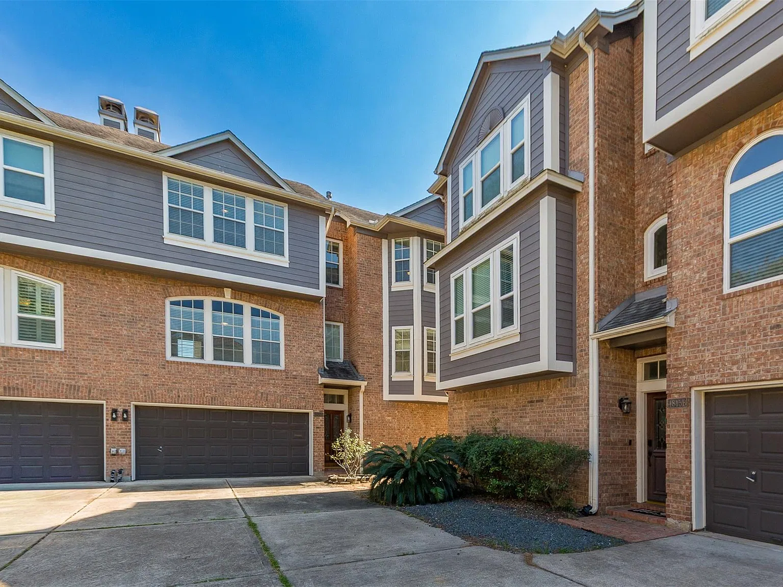 3 bed, 3.0 bath, 2250 sqft, $2,950 — Photo 2
