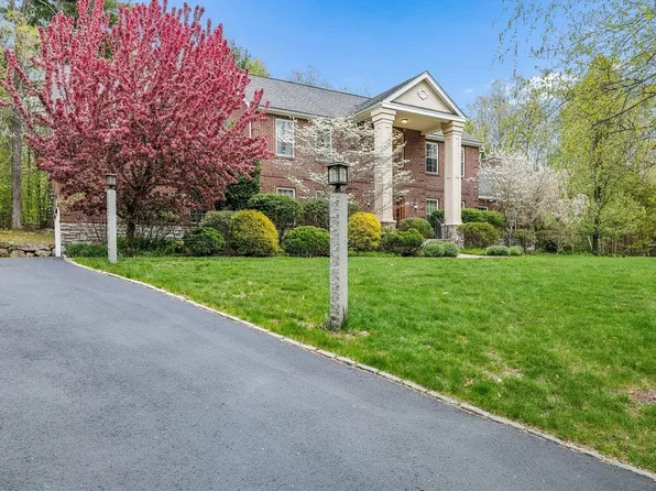 5 Millstone Terrace, Bedford, NH 03110
