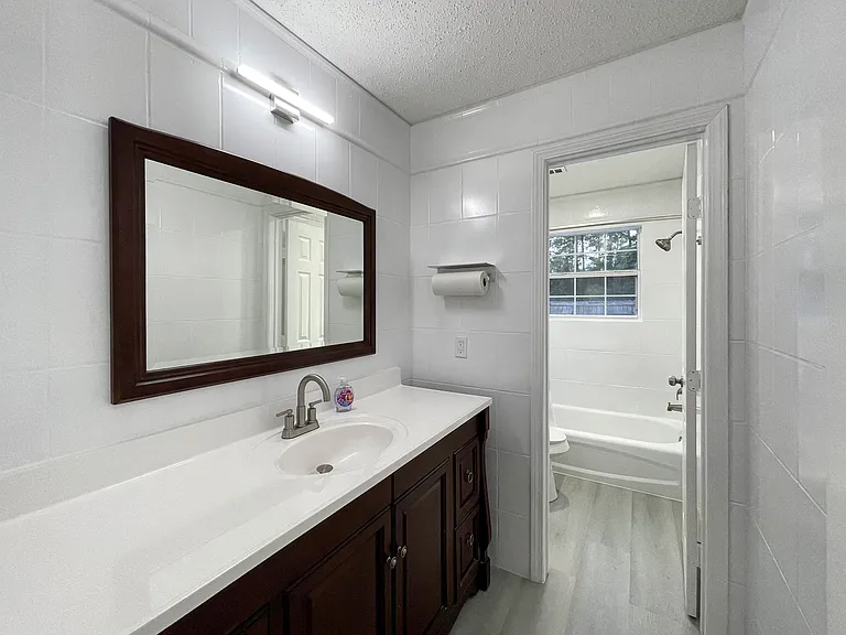 Full Bathroom for bedrooms 1, 2 & 3
