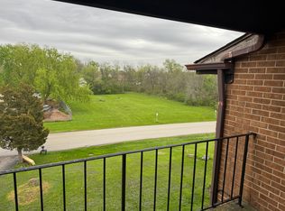 9S304 Nantucket Dr APT D, Darien, IL