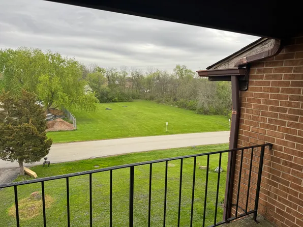 9S304 Nantucket Dr APT D, Darien, IL 60561