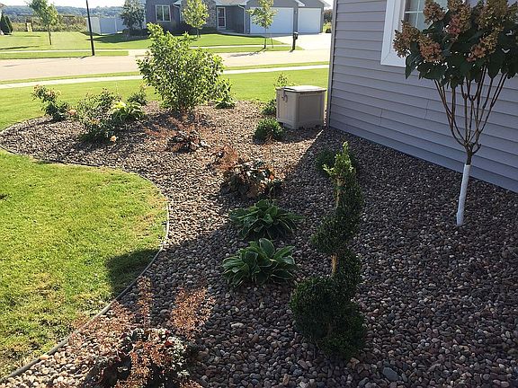4th image of 858 Mustang Ln