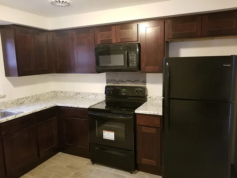 2858 Ludlow Rd #UP — Photo 6