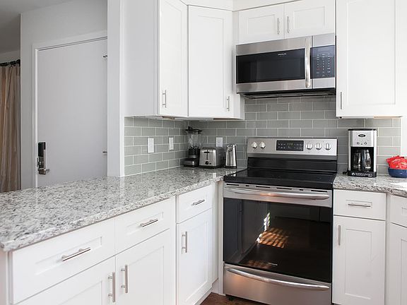 5th image of 4537 Park Lake Dr