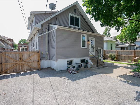 5th image of 2241 Benton St