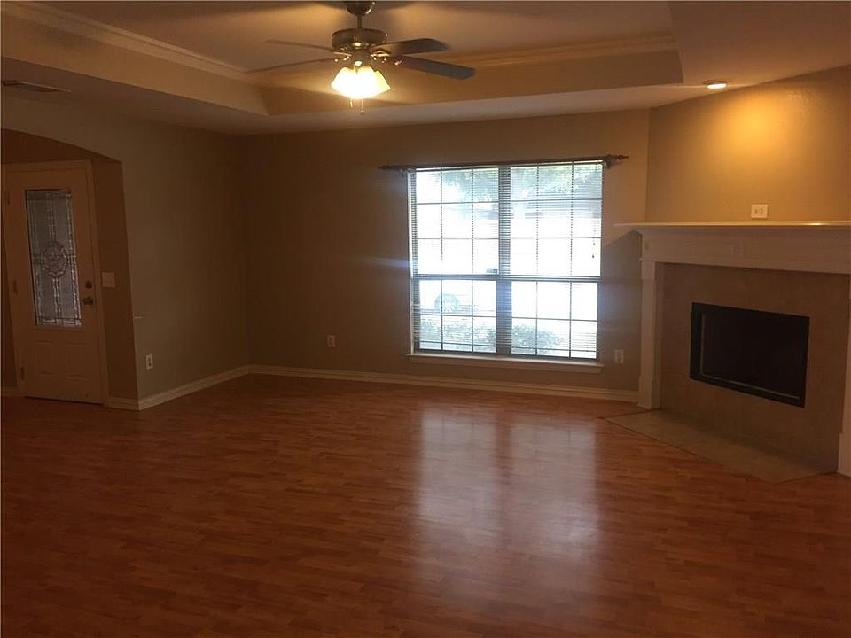 1st image of 2908 Royal Oaks Dr