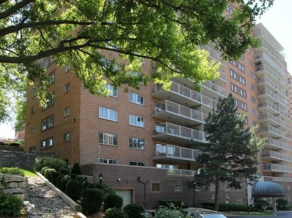 310 W 49th St APT 403, Kansas City, MO 64112