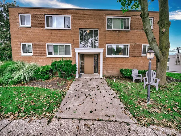 Village Green Court Apartments — Photo 9