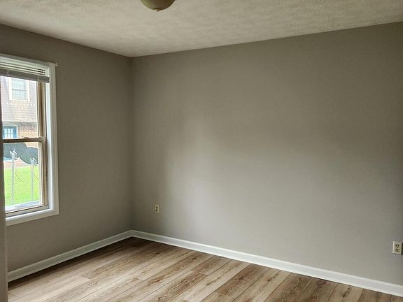4th image of 245-245 Maryland Dr #2