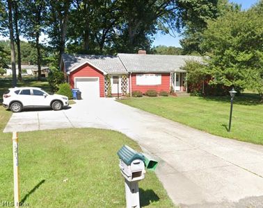 999 Blossom Dr, New Franklin, OH, 44319