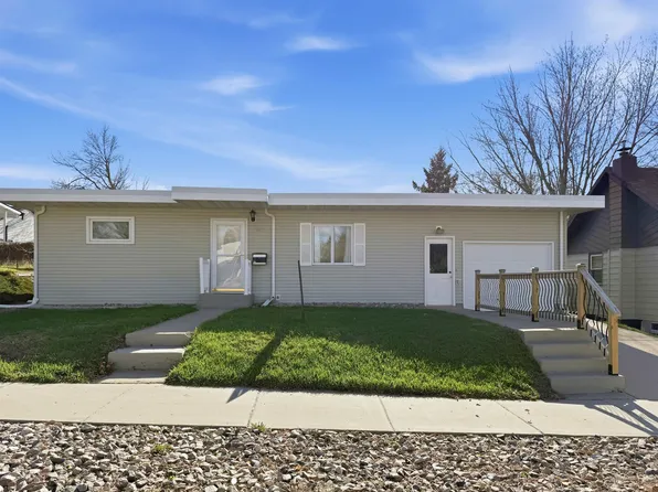 620 13th St NE, Minot, ND 58703
