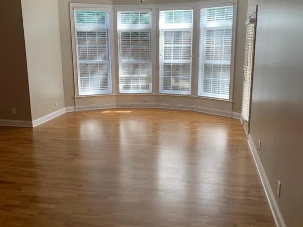 5222 Indian Woods Dr Unit 103, Louisville, KY 40207