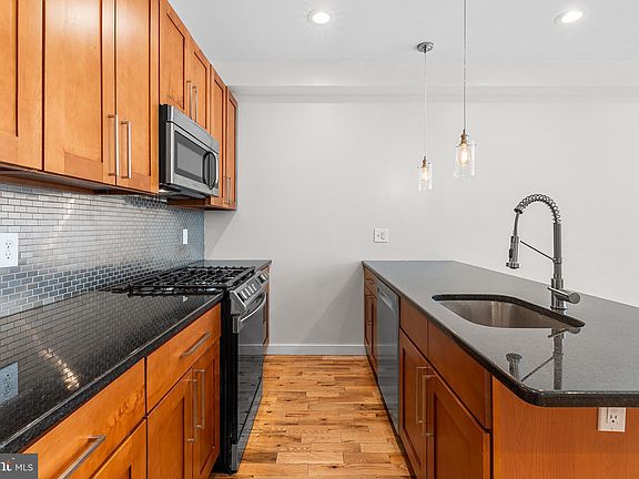 5th image of 1607 Brown St #1