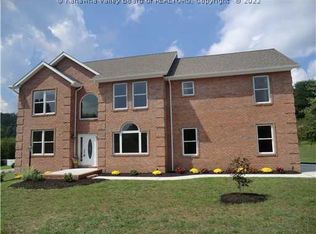 30 Cow Creek Rd, Hurricane, WV 25526